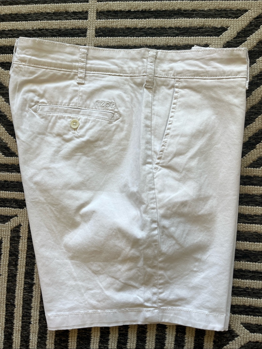 Izod Saltwater Men's White Flat-Front Cotton Shorts